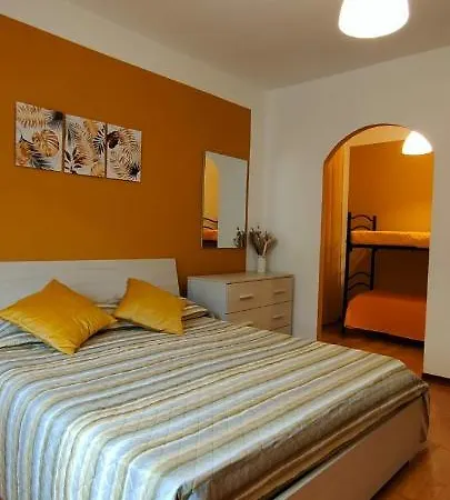 Chez Marie-claire Монжове